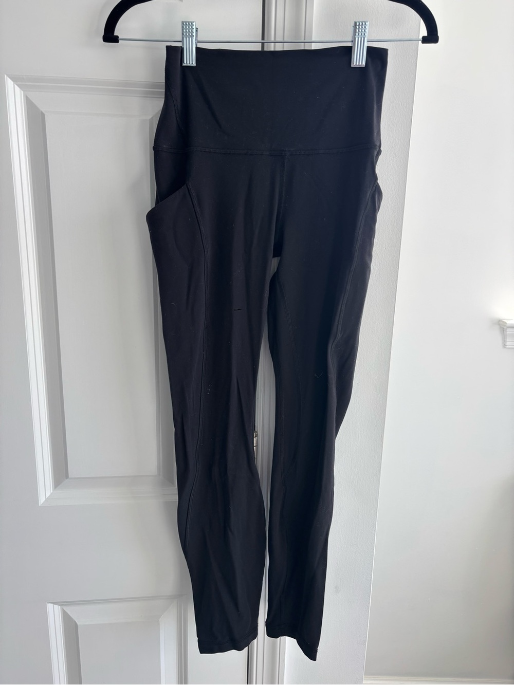 Lululemon size 4 25” Leggings with Side Pocket